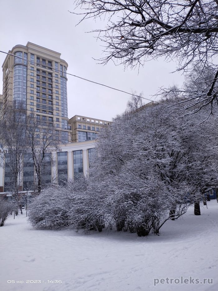 Снег в Санкт - Петербурге 05.03.2023. Около жилого комплекса "Граф Орлов".