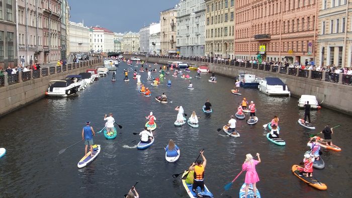 Река Мойка, массовый заплыв на SUP-досках — 5 стереофотографий