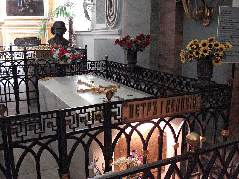 Гробница Петра Первого в Петропавловском соборе - фото 4