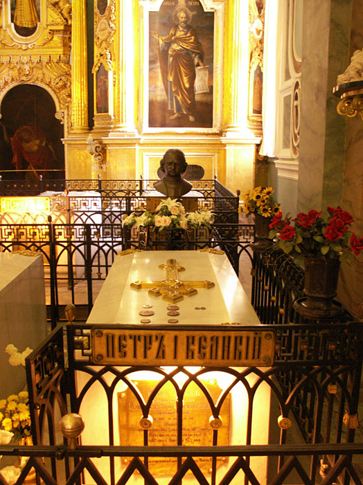 Гробница Петра Первого в Петропавловском соборе - фото 6
